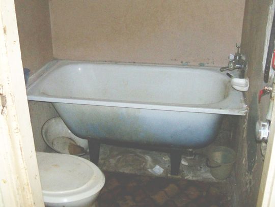 Do takiego stanu doprowadzają mieszkania komunalne! O zgrozo!