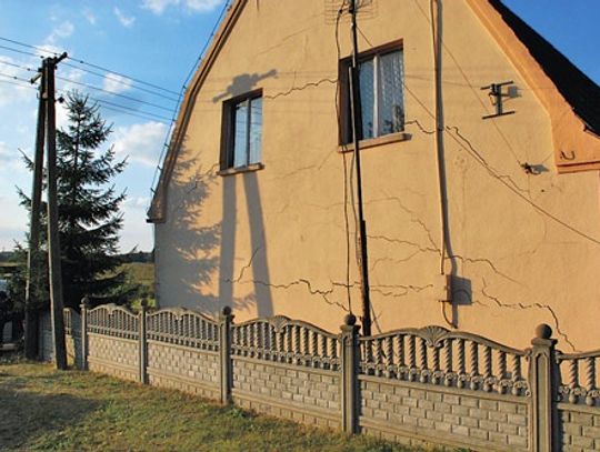 Dom popękał i groził zawaleniem