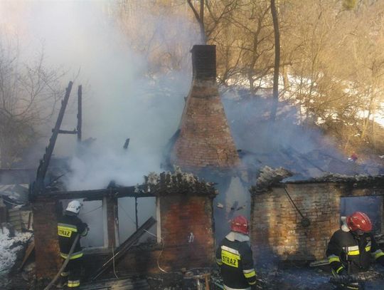 Dom spłonął doszczętnie, ludzie uszli z życiem