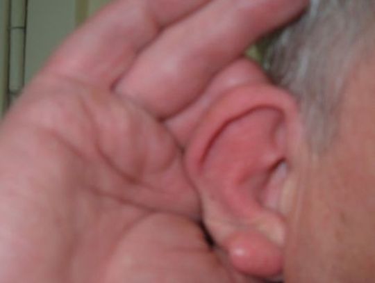 Donos prawie polityczny-Zero słuchu w prawym uchu!