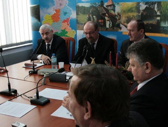 Dostatnia pensja starosty i samorządowe dietki 