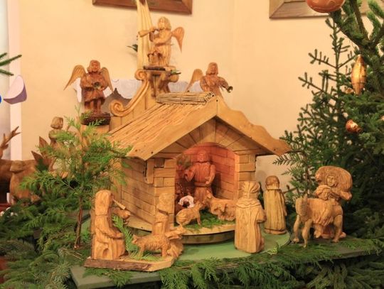 Drewniana szopka bożonarodzeniowa w parafii Najświętszego Serca Pana Jezusa 