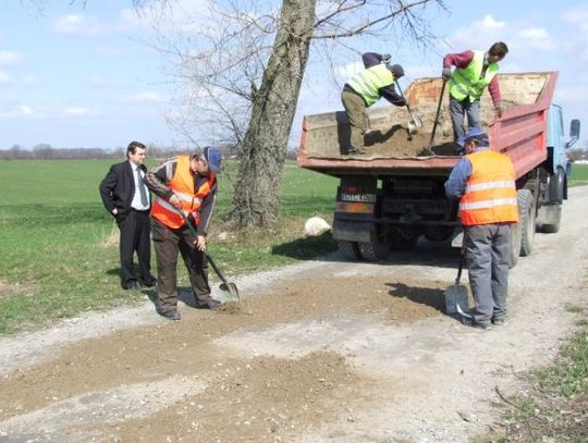 Drogowa masakra po zimie. Łatanie dziur i naprawianie ulic
