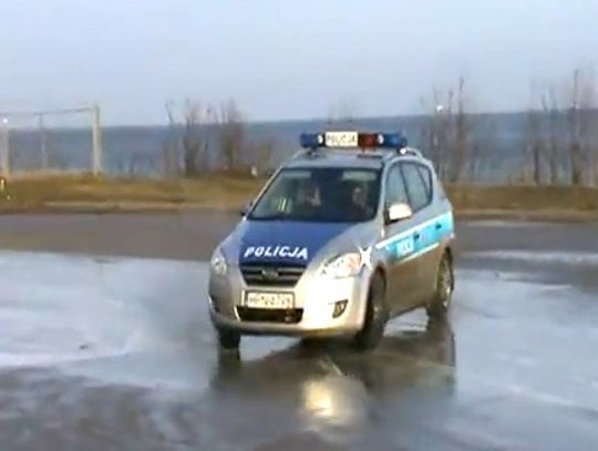 Drogówka ćwiczy pod okiem kierowców rajdowych 