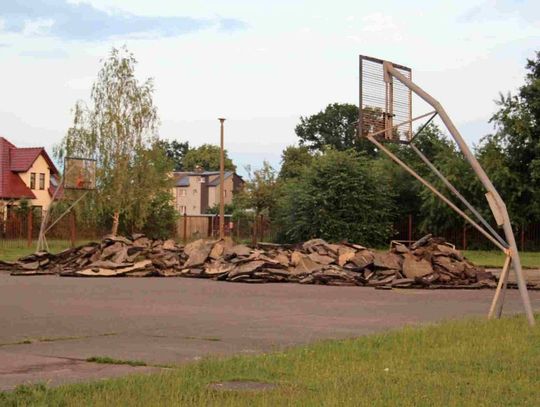 Drugie boisko ze sztuczną nawierzchnią przy ZS nr 4