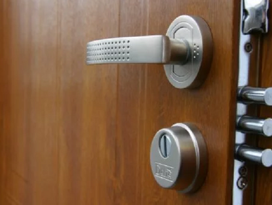 Drzwi wejściowe - stylistyczne spasowanie, funkcjonalność i trwałość