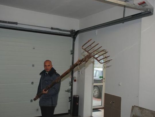 Dwaj kłusownicy - z harpunem w rzece Kwacz