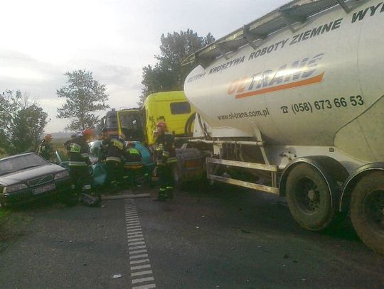 Dwie ofiary śmiertelne w wypadku pod Tczewem. Zginęli - kierowca i pasażer golfa 