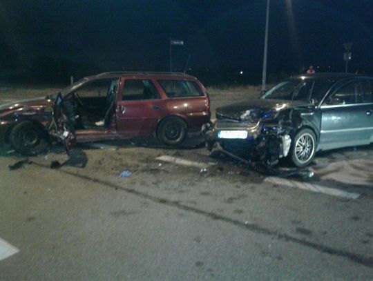 Dwie osobówki zderzyły się w Zajączkowie. 