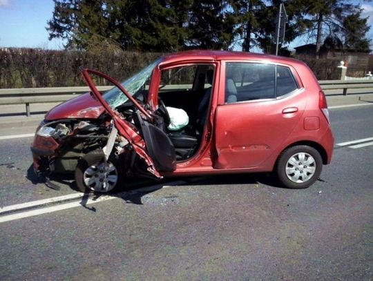 Dwie osobówki zderzyły się z autem dostawczym 