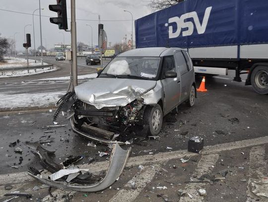 Dwie osoby ranne w zderzeniu nissana ze skodą