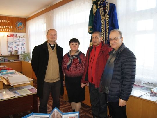 Dyrektor i proboszcz polecieli do Kazachstanu szukać chętnych powrotu do ojczyzny