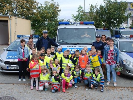 Dzieci z Katolickiej Szkoły Niepublicznej odwiedziły komendę policji