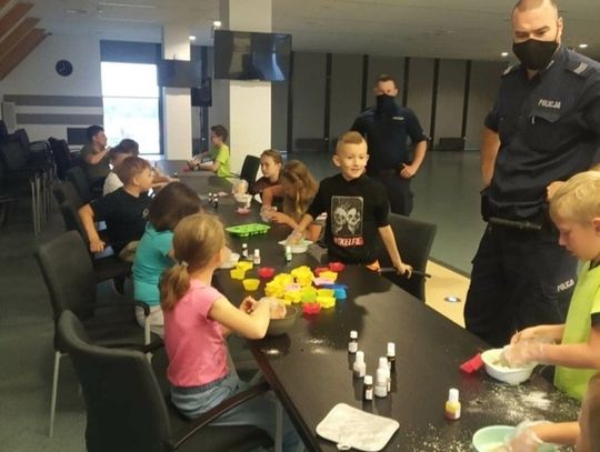 Dzielnicowi wraz z sanepidem sprawdzają miejsca letniego wypoczynku dzieci