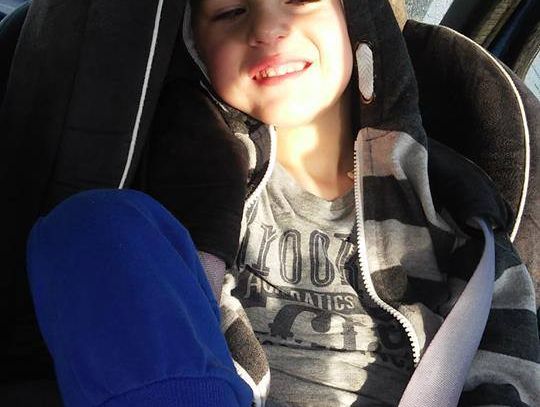 Dzielny Alanek z Tczewa chce szybko dogonić rówieśników. Pomóżmy!