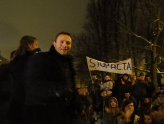 Dziennikarz przed sądem, za udział w demonstracji pod domem premiera