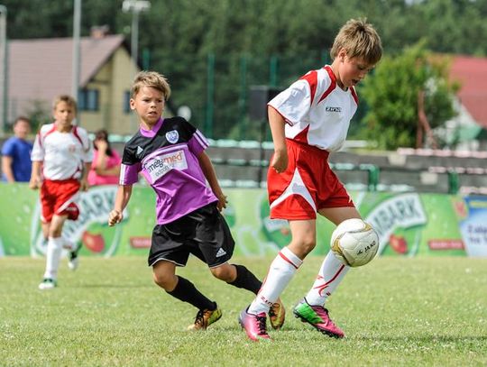 Dziewczęta z Nowego Stawu oraz chłopcy z Redy coraz bliżej Stadionu Wembley