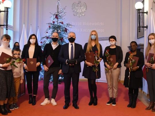 Dziewiętnaścioro nowych obywateli RP 