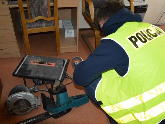 Ech... budowlaniec. Miał wyremontować, a okradł z narzędzi