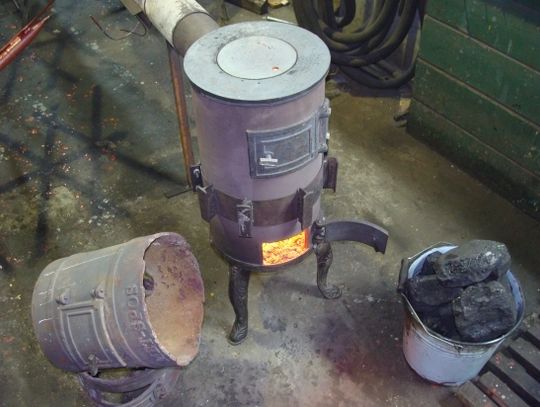 Energetyczny szok. Powrót do lampy naftowej i piecyka – kozy