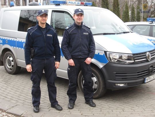 Ewakuacja 6-osobowej rodziny. Zapaliła się sadza w kominie.