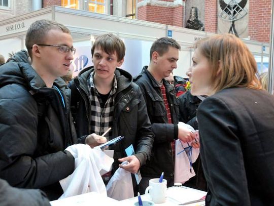Fachowców firmy zatrudniają „na pniu”. Inżynierskie Targi Pracy 2012 na Politechnice Gdańskiej