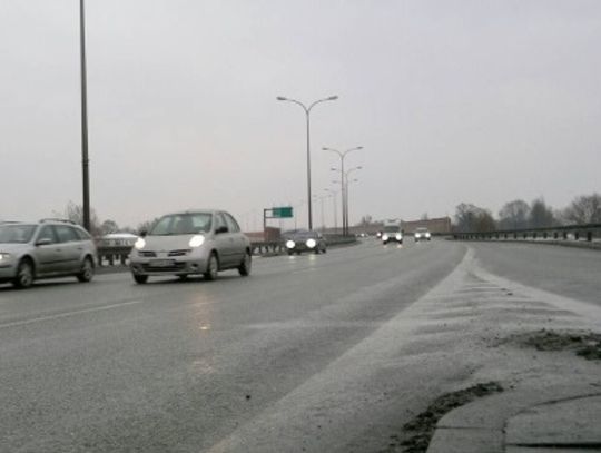 Fatalne warunki na drogach. Dwa wypadki i pięć kolizji