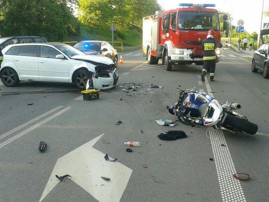Fatalne zdarzenie na "jedynce". Osobówka zderzyła się z motocyklem
