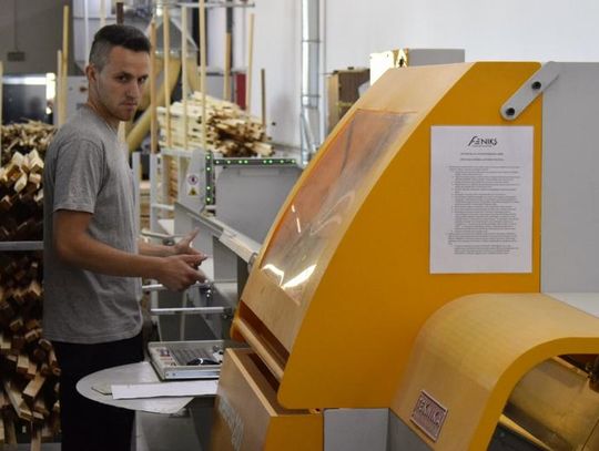 Feniks odrodził się z popiołu. Firma znowu produkuje w Wolnym Dworze