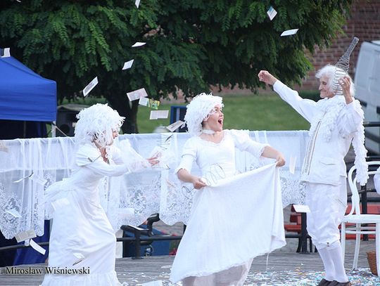 Festiwal teatralny z domieszką różu