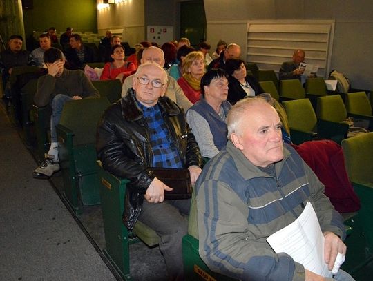 FILM: Mieszkańcy sparaliżowani widmem utraty pracy? „Nie chcemy tirów pod oknami, chcemy normalnie żyć!” 