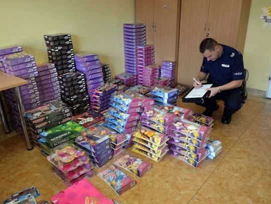 [FILM] Na Suchaninie w mieszkaniu odkryto magazyn kradzionych zabawek