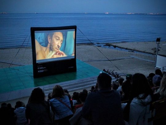 Filmowe hity na plaży i pod chmurką