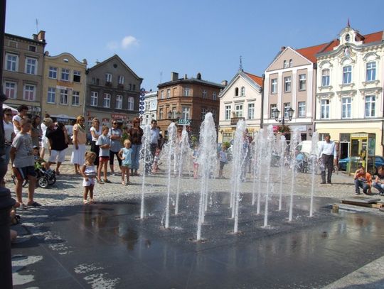 Fontanna już działa. „Tańczący” wodotrysk przy pl. Hallera został oddany do użytku