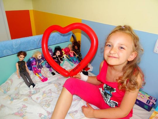 FOTO: Dzień dziecka w szpitalu. Dzieci odwiedziła Myszka Miki i rozbrykany Tygrys