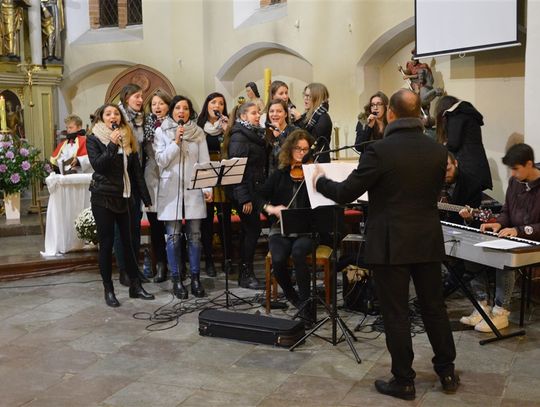 Foto: Niepowtarzalny Wieczór Świętych w Skarszewach 