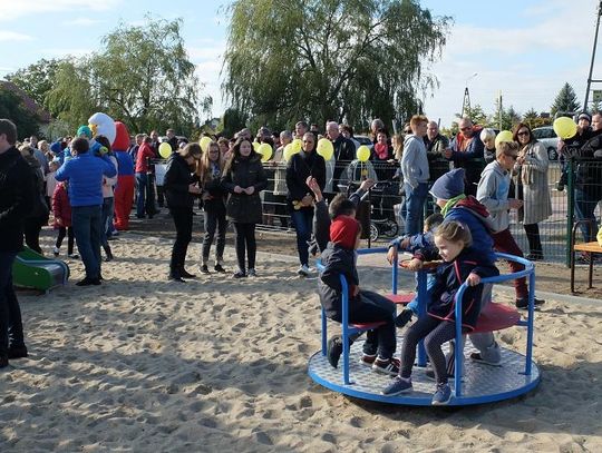 FOTO: Nowy plac zabaw na Przylesiu 
