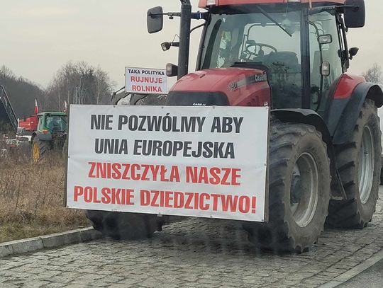[FOTO] Protest rolników na rondzie w Czarlinie