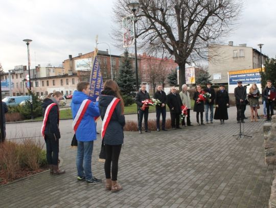 FOTO: Uczcili wieszcza składając kwiaty pod jego pomnikiem