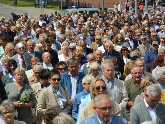 [FOTO, WIDEO] Setki osób uczestniczyły w procesji Bożego Ciała w stolicy Kociewia