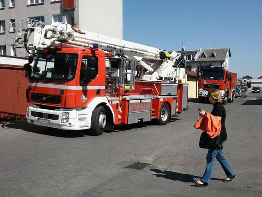 FOTO: Zadymienie na klatce schodowej. Akcja strażaków 