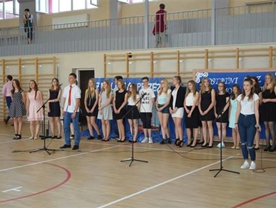 FOTO: Zakończenie roku szkolnego. Dziś uczniowie odbiorą świadectwa