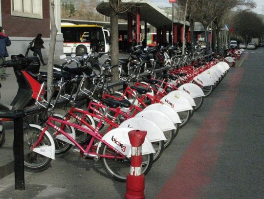 Frontem do rowerzystów