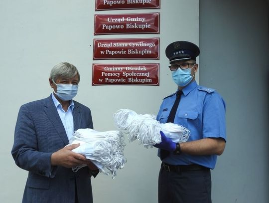 Funkcjonariusze ZK Kwidzyn kolejny raz przekazali maseczki