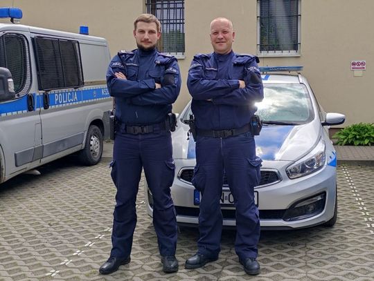 Gdańsk. Dostępu do nieprzytomnej kobiety bronił jej pies, ratownikom pomogli dzielnicowi