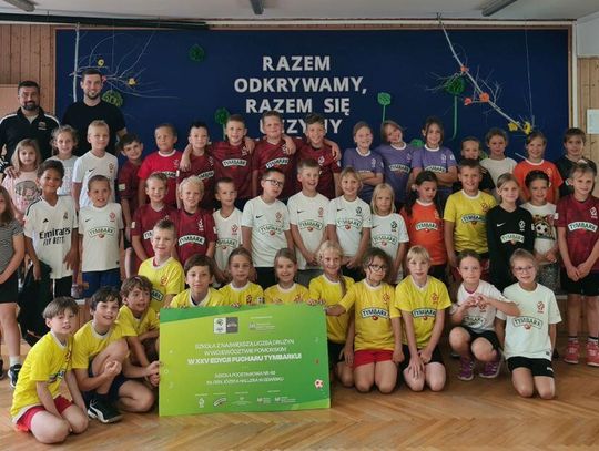 Gdańska szkoła z wyróżnieniem w Pucharze Tymbarku. Uczniowie w nagrodę otrzymali sprzęt sportowy
