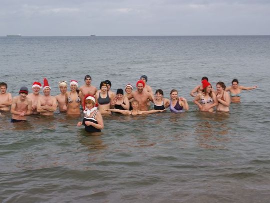 Gdańskie morsy w Brzeźnie - kąpiel w morzu dla zdrowia
