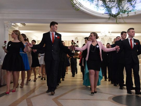 Gdzie i za ile  bawią się maturzyści? Sprawdziliśmy ceny tegorocznych studniówek 