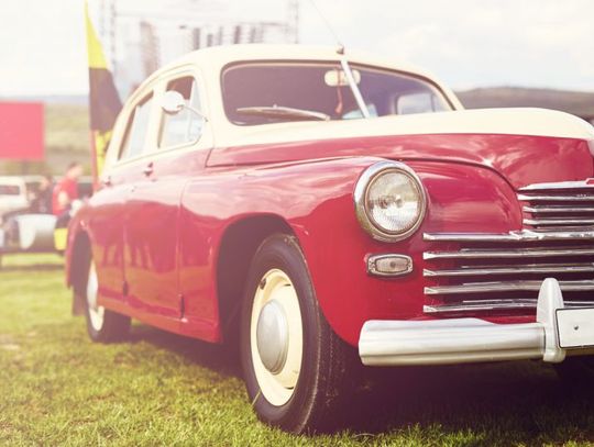 Gdzie znaleźć oryginalne części do Twojego klasyka? Sprawdzone źródła dla pasjonatów!