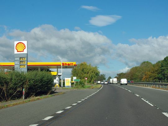 Gigantyczny korek na A1 - w kolejce po paliwo